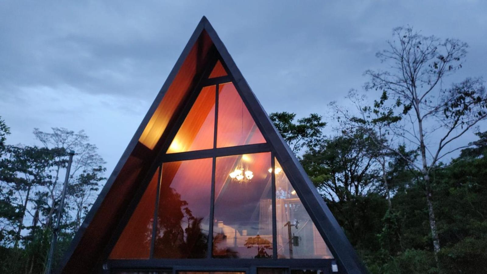 Yarumo Lodge, Rio Celeste Black Chalets Бихагуа Екстериор снимка