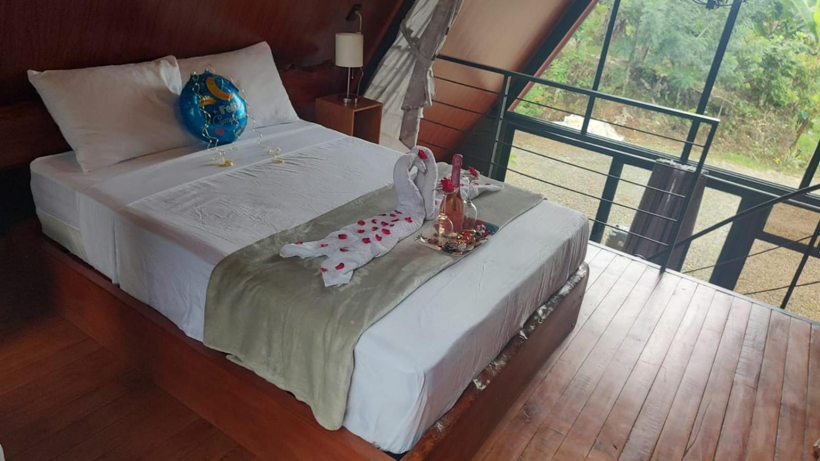 Yarumo Lodge, Rio Celeste Black Chalets Бихагуа Екстериор снимка