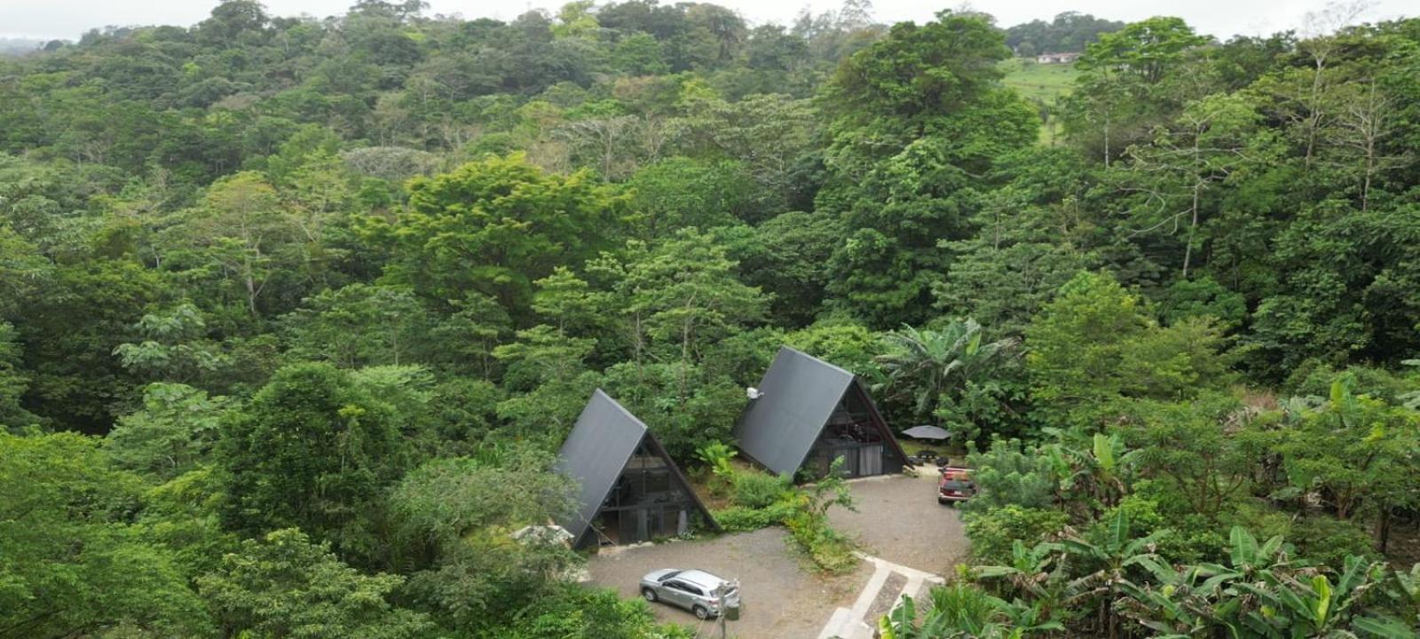 Yarumo Lodge, Rio Celeste Black Chalets Бихагуа Екстериор снимка