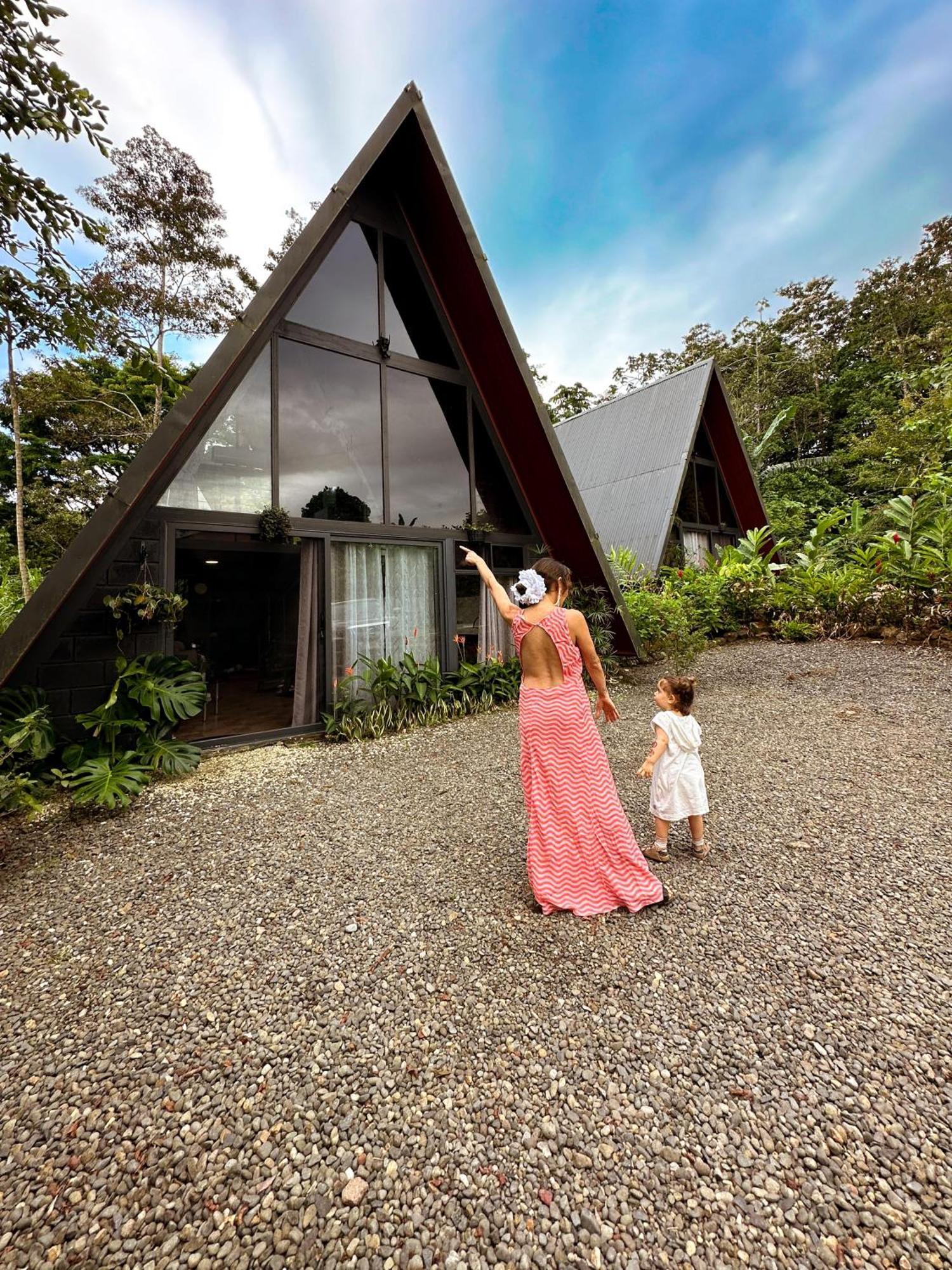 Yarumo Lodge, Rio Celeste Black Chalets Бихагуа Екстериор снимка